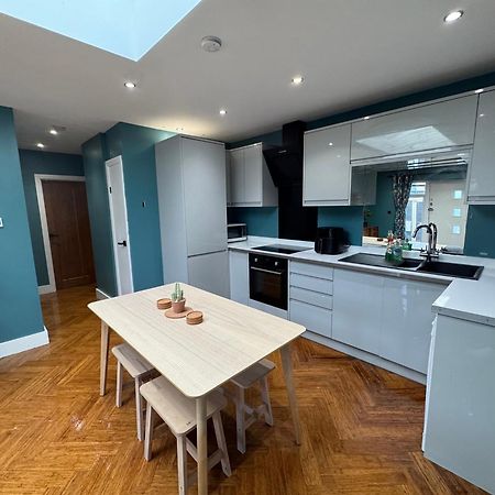 Streatham House - 2 Bedroom - Sleeps 6 - Free Wifi Streatham Vale Exterior photo